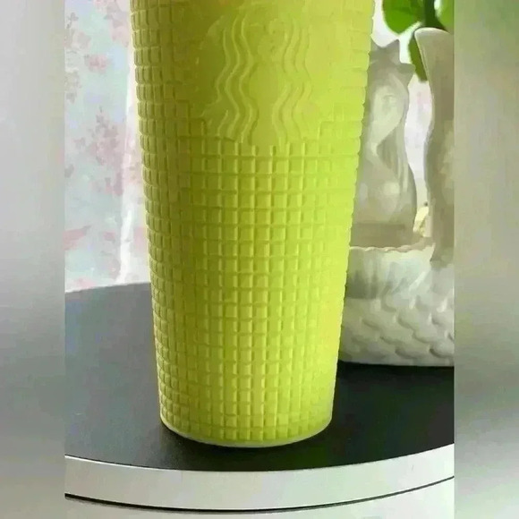 Starbucks Yellow grid 2023 Tumbler with Daisy straw topper - Picture 9 of 14